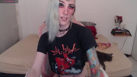 Snapshot of kawaimisfit chatting on 01/13/25, 02:18 luna online show from 01/13/25, 02:18