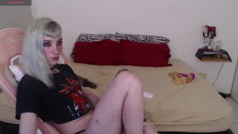 Snapshot of kawaimisfit chatting on 01/13/25, 05:23 luna online show from 01/13/25, 05:23