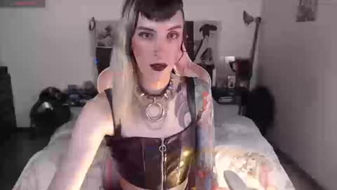 Snapshot of kawaimisfit chatting on 09/19/25, 08:53 luna online show from 09/19/25, 08:53