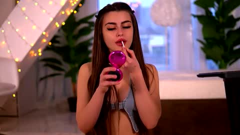 Snapshot of kaylabray chatting on 02/24/26, 05:27 kaylabray online show from 02/24/26, 05:27