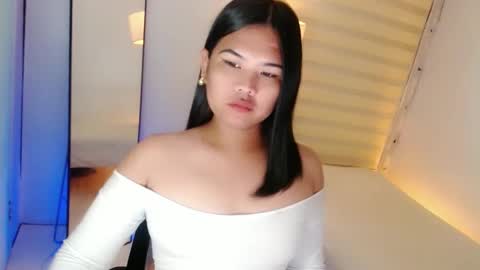 Snapshot of kayleepinay chatting on 02/10/25, 01:57 Y O U R F U T U R E K A Y L E E online show from 02/10/25, 01:57