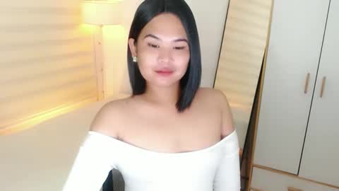 Snapshot of kayleepinay chatting on 02/21/25, 05:02 Y O U R F U T U R E K A Y L E E online show from 02/21/25, 05:02
