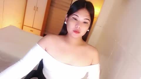 Snapshot of kayleepinay chatting on 10/17/25, 07:49 Y O U R F U T U R E K A Y L E E online show from 10/17/25, 07:49