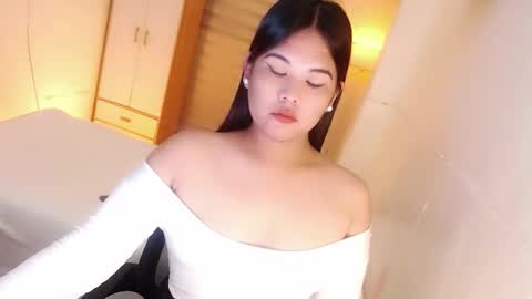 Snapshot of kayleepinay chatting on 10/25/25, 10:26 Y O U R F U T U R E K A Y L E E online show from 10/25/25, 10:26