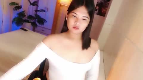 Snapshot of kayleepinay chatting on 11/20/25, 01:17 Y O U R F U T U R E K A Y L E E online show from 11/20/25, 01:17