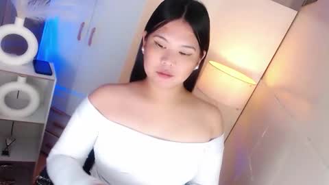 Snapshot of kayleepinay chatting on 03/16/26, 06:23 Y O U R F U T U R E K A Y L E E online show from 03/16/26, 06:23