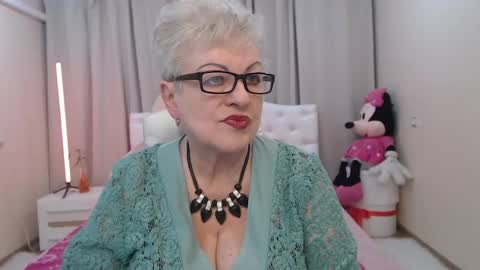kaylesmoll online show from 05/12/26, 06:38