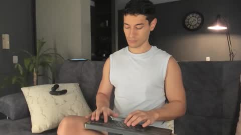 Snapshot of kayn_kalo chatting on 11/15/25, 08:27 Kayn online show from 11/15/25, 08:27