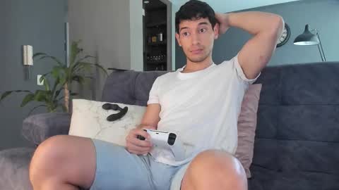 Snapshot of kayn_kalo chatting on 11/19/25, 06:52 Kayn online show from 11/19/25, 06:52