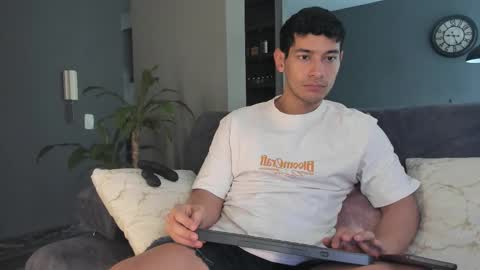 Snapshot of kayn_kalo chatting on 11/24/25, 07:35 Kayn online show from 11/24/25, 07:35