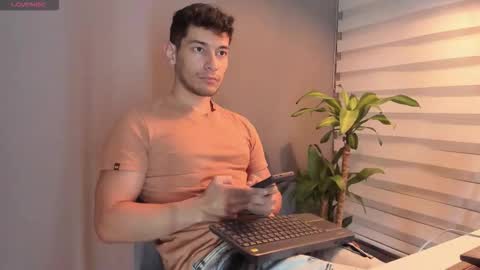 Snapshot of kayn_kalo chatting on 12/19/25, 02:29 Kayn online show from 12/19/25, 02:29