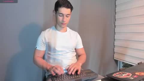 Snapshot of kayn_kalo chatting on 12/23/25, 01:58 Kayn online show from 12/23/25, 01:58