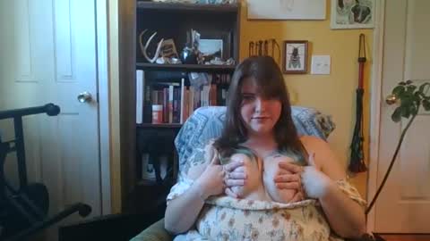 Snapshot of kaytiebird96 chatting on 02/27/25, 05:36 Katie Bird online show from 02/27/25, 05:36