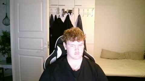 Snapshot of kayttajaviides5 chatting on 10/23/25, 08:13 Aatu online show from 10/23/25, 08:13