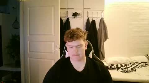 Snapshot of kayttajaviides5 chatting on 11/05/25, 07:52 Aatu online show from 11/05/25, 07:52