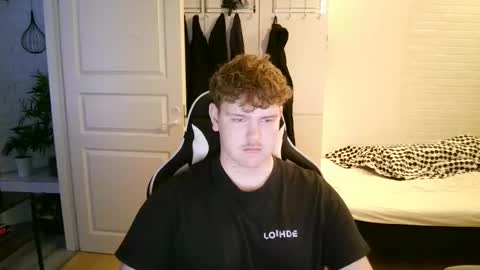 Snapshot of kayttajaviides5 chatting on 11/20/25, 08:58 Aatu online show from 11/20/25, 08:58