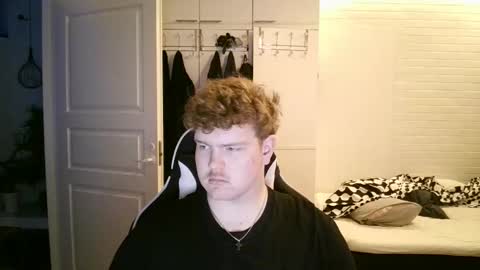 Snapshot of kayttajaviides5 chatting on 12/01/25, 08:30 Aatu online show from 12/01/25, 08:30