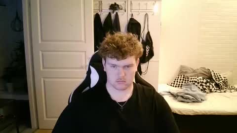 Snapshot of kayttajaviides5 chatting on 12/16/25, 08:30 Aatu online show from 12/16/25, 08:30