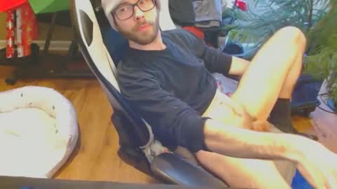 Tom online show from 02/09/25, 08:45