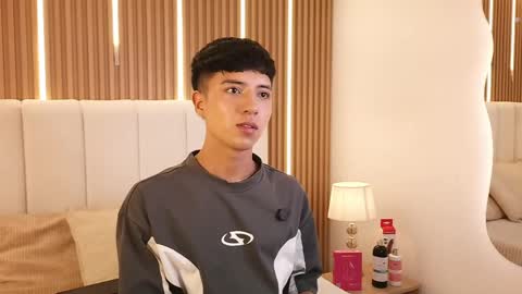 Snapshot of keen_nico chatting on 05/17/26, 12:45 nico online show from 05/17/26, 12:45