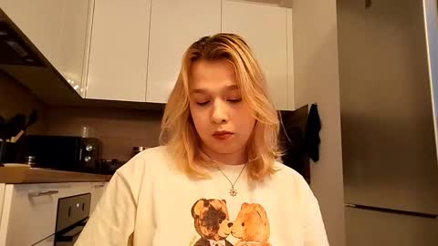 Snapshot of keilarudel chatting on 12/17/25, 11:49 Lisa online show from 12/17/25, 11:49