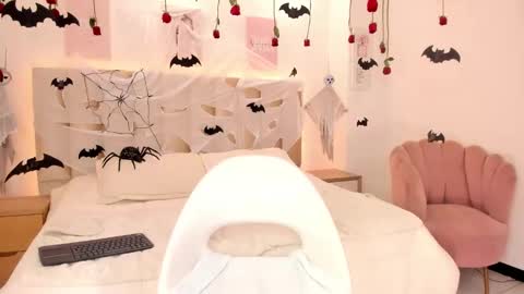 Amy Azaela  online show from 10/16/25, 10:44