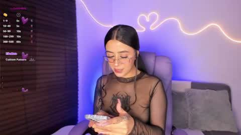 Snapshot of keily_xoxo chatting on 07/09/26, 01:42 keily new online show from 07/09/26, 01:42