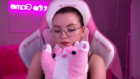 Keira online show from 02/23/25, 09:33