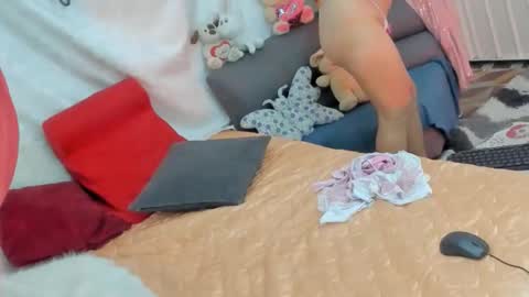 Snapshot of keiraquen chatting on 10/24/25, 01:03 keira online show from 10/24/25, 01:03