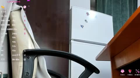 Snapshot of kelly_case18 chatting on 03/07/25, 08:34 KELLY online show from 03/07/25, 08:34