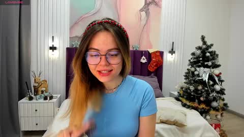 Snapshot of kelly_cuutie chatting on 12/22/24, 01:12 Kelly online show from 12/22/24, 01:12