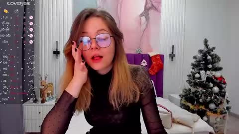 Snapshot of kelly_cuutie chatting on 01/03/25, 01:27 Kelly online show from 01/03/25, 01:27