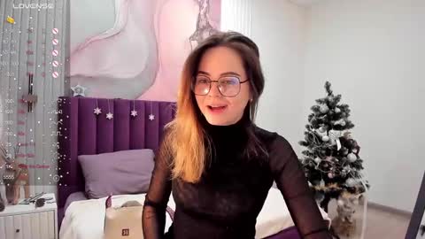 Snapshot of kelly_cuutie chatting on 01/10/25, 12:49 Kelly online show from 01/10/25, 12:49