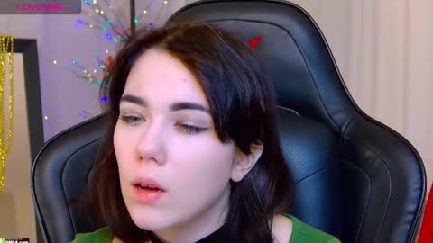 Snapshot of kelly_fooxx chatting on 12/16/25, 09:47 Kelly online show from 12/16/25, 09:47