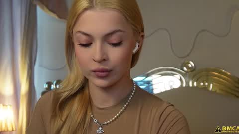 Snapshot of kelly_peachpiee chatting on 10/24/25, 05:37 Kelly online show from 10/24/25, 05:37