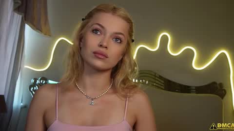 Snapshot of kelly_peachpiee chatting on 11/05/25, 05:40 Kelly online show from 11/05/25, 05:40