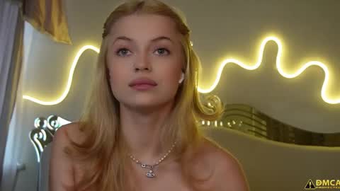 Snapshot of kelly_peachpiee chatting on 11/06/25, 05:30 Kelly online show from 11/06/25, 05:30