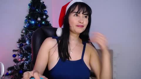 Snapshot of kelly_richardson1 chatting on 12/15/24, 04:48 elena online show from 12/15/24, 04:48