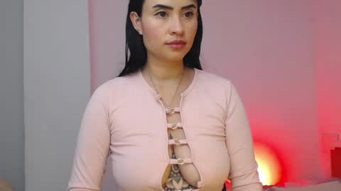 Snapshot of kelly_richardson1 chatting on 02/19/25, 01:18 elena online show from 02/19/25, 01:18