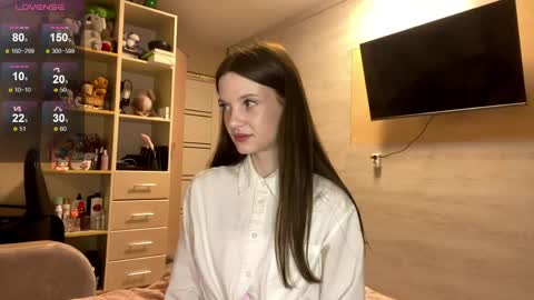 Snapshot of kellyallison chatting on 03/18/26, 10:24 my name Knop pls follow me online show from 03/18/26, 10:24