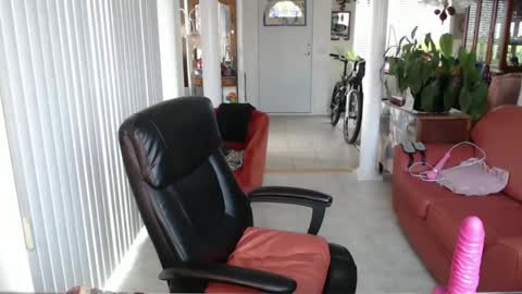 Snapshot of kellyannelynn chatting on 01/11/25, 05:40 kellyanne Lynn but please call me fucktoy online show from 01/11/25, 05:40