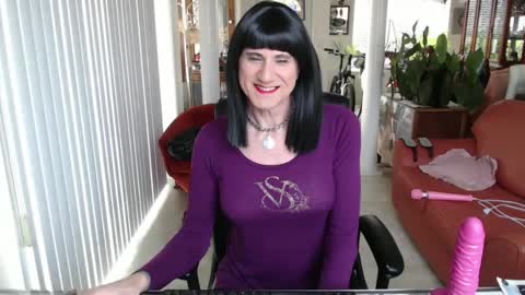 Snapshot of kellyannelynn chatting on 01/25/25, 05:19 kellyanne Lynn but please call me fucktoy online show from 01/25/25, 05:19