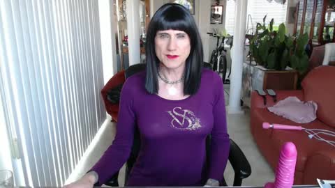 Snapshot of kellyannelynn chatting on 01/25/25, 08:21 kellyanne Lynn but please call me fucktoy online show from 01/25/25, 08:21