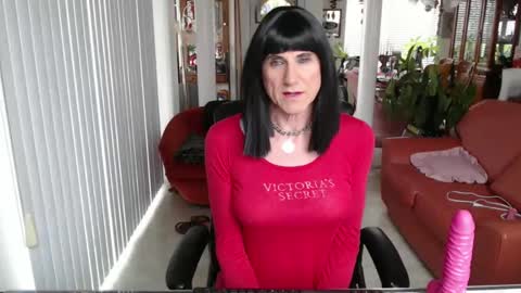 Snapshot of kellyannelynn chatting on 02/08/25, 05:18 kellyanne Lynn but please call me fucktoy online show from 02/08/25, 05:18