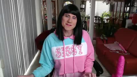 Snapshot of kellyannelynn chatting on 02/15/25, 06:44 kellyanne Lynn but please call me fucktoy online show from 02/15/25, 06:44