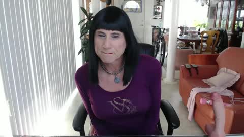 Snapshot of kellyannelynn chatting on 09/13/25, 04:18 kellyanne Lynn but please call me fucktoy online show from 09/13/25, 04:18