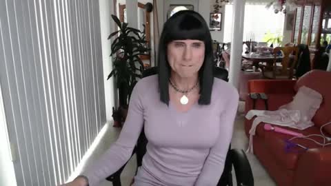 Snapshot of kellyannelynn chatting on 11/03/25, 04:30 kellyanne Lynn but please call me fucktoy online show from 11/03/25, 04:30