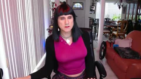 Snapshot of kellyannelynn chatting on 12/14/25, 04:23 kellyanne Lynn but please call me fucktoy online show from 12/14/25, 04:23