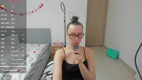 Snapshot of kellycartie chatting on 02/25/26, 12:26 Im Kelly online show from 02/25/26, 12:26