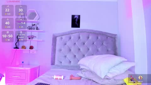 kellyMillian  online show from 12/07/24, 07:43